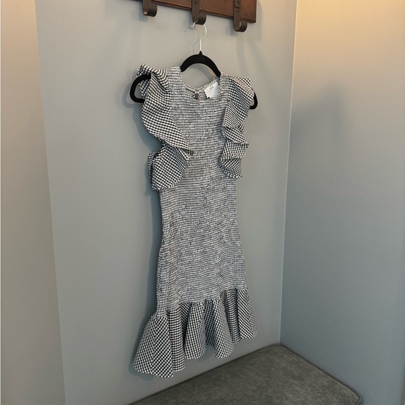 Stylish Black and White Dress - Picture 5 of 8